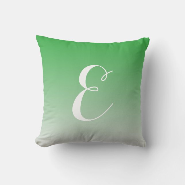 Girly Modern Green Ombre Custom Monogram Kissen (Vorderseite)