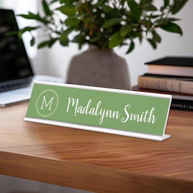 Girly Monogram Kelly Green und Calligrafy Name Schreibtischnamensplakette (Personalized Desk Sign with Name and Title - Custom Executive Name Plate)