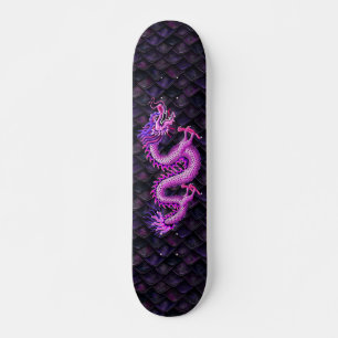 Girly-Pink-Drache auf Drachenskala Skateboard
