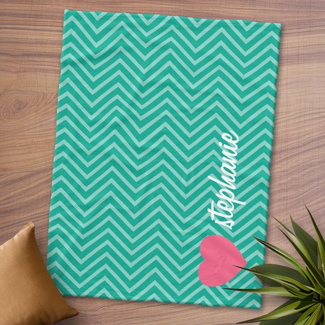 Girly Pink Heart und Trendy Chevrons Script Name Fleecedecke (Personalized Fleece Blanket - Add Photos and Text or Customize completely in advanced design area)
