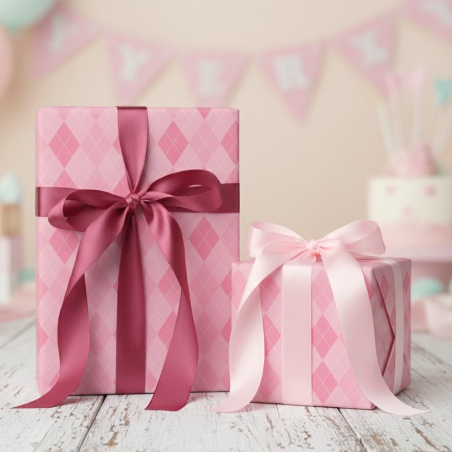 Girly Pink Kleine Raute Diamant Muster Geschenkpapier (Cute Girly Pink Argyle Wrapping Paper 4 Girl Baby Shower & Birthday. Pink Diamonds Patterned Design)