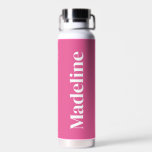 Girly Pink Minimalistisch Personalisiert Thor Trinkflasche<br><div class="desc">Lustiges kokettes Rosa mit einfachen vertikalen Blockbuchstaben,  um für jeden Gast am Junggeselinnen-Abschied individuell zu gestalten. Hübsche Sake Gunst für jede Veranstaltung bachelorette,  Girls Wochenende,  Familie Wiedersehen,  Pool Party und mehr! Nachricht,  wenn du etwas Anderes will als das,  was du hier siehst-glücklich,  etwas für dich maßgeschneidert zu schaffen.</div>