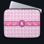 Girly Pink Polka Dot Monogram Muster Laptopschutzhülle<br><div class="desc">Dieses niedliche Notebook-Ärmeldesign zeigt rosa Polka-Punkte und einen Raum,  den Sie personalisieren / anpassen können. Fügen Sie einfach Ihr eigenes Monogramm / Initial in das Feld "Personalize It" ein. Es ist ein helles,  farbenfrohes,  hübsches Muster,  das ein tolles Geschenk für eine stilvolle,  trendige Dame machen würde.</div>