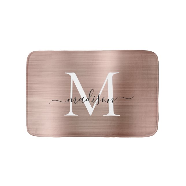 Girly Pink Rose Gold Monogram Script Bürstenmetall Badematte (Vorderseite)