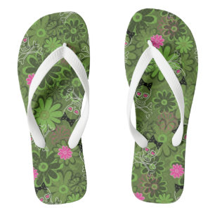 Girly Punkschädel auf Blumen-Camouflagehintergrun Flip Flops