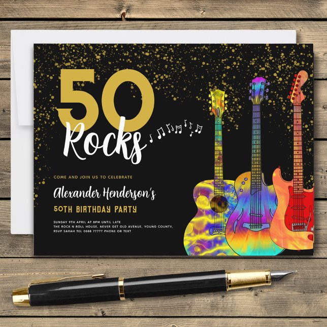 Gitarre 50. Geburtstagsparty Einladungspostkarte (Psychedelic guitars black and gold 50th birthday party budget invitation postcard 50 rocks)