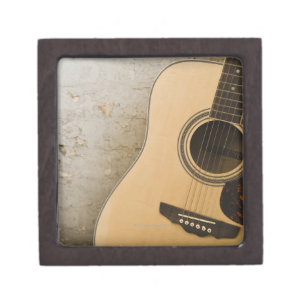 Gitarre und Ziegelsteine Kiste