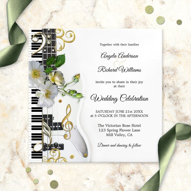 Gitarrenmusik Hochzeitsempfang Einladung (Music themed wedding invitation showing fresh roses and golden musical notes on a guitar + keyboard)