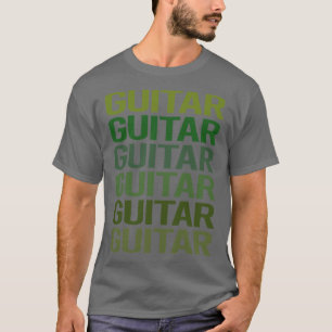 Gitarrist im grünen Text T-Shirt