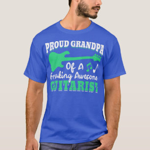 Gitarrist und Gitarrist der Grandpa-Musikgruppe T-Shirt