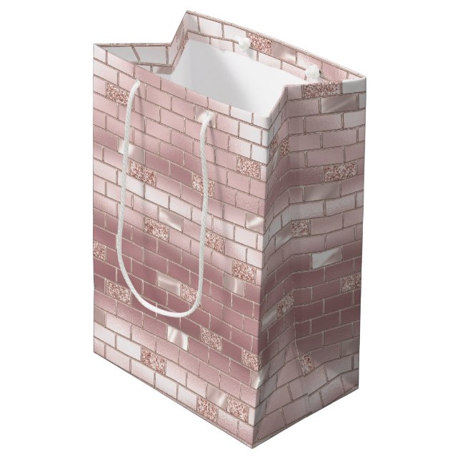 Glam Blush Pink Bricks Brautparty Mittlere Geschenktüte (Vorderseite Schrägansicht)
