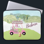 Glam Glitz Monogram Name Rose Gold Golf Cart Laptopschutzhülle<br><div class="desc">Golf Gal - Fun Glitz Glam Rose Gold Diamond Cart - nur ein bisschen "über die Spitze", aber bereit zum Laufen - Laptop-Hülle - Das ist ein tolles Geschenk für Golfliebhaber - unterhaltsam / unverwechselbar / einzigartig. Und mit einem einzigartigen und benutzerdefinierten Monogramm und Vornamen für das "geplante". Wenn Sie...</div>