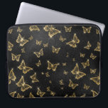 Glam Gold und schwarze Schmetterlinge Muster Laptopschutzhülle<br><div class="desc">Glam Schwarz und Gold Schmetterlinge in einem nahtlosen Muster. Modernes Luxus-Design mit weißen Glitzern.</div>