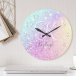 Glam Iridescent Glitzer Personalisiert farbig Runde Wanduhr<br><div class="desc">Dieses farbenfrohe,  bunt gestylte Glitzer-Muster lässt sich einfach mit Ihrem individuelle Name und/oder Monogramm personalisieren.</div>