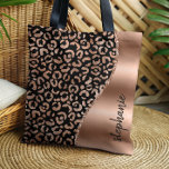 Glam Leopard Spots Rose Gold Black Metallic Name<br><div class="desc">Dieses Design zeichnet sich durch eine schicke Rose Gold Leoparden-Spot-Muster auf einem schwarzen Hintergrund auf dem verlassen, und eine Rose Gold Imitate Folie auf der rechten Seite in Form einer Welle mit Rose Gold Imitate Glitzer begrenzt. Personalisieren Sie es mit Ihrem Namen oder Monogramm in einem stilvollen, handgeschriebenen, schwarzen Schriftart....</div>
