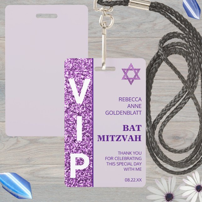 Glam Lila Unique VIP Bat Mitzvah Gastgeschenk Ausweis (Custom VIP pass badges are so fun for a Bat Mitzvah party and make unique party favors)