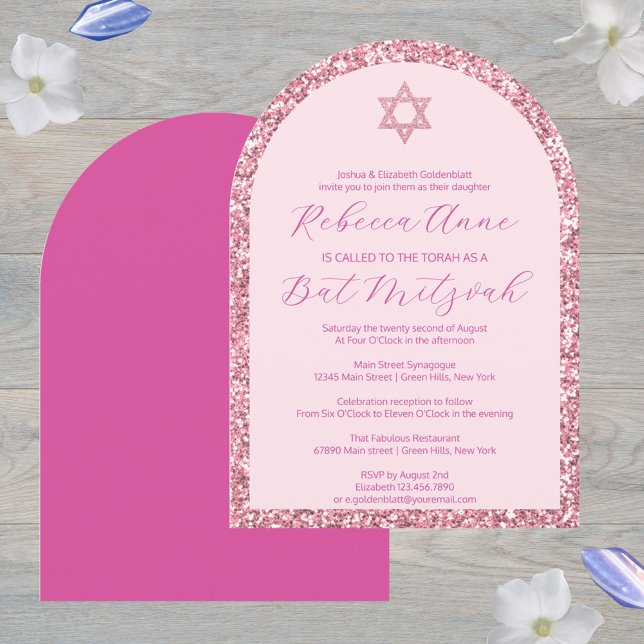 Glam Pink Arch Traditionelles Elegantes Bat Mitzva Einladung (Arched shaped Bat Mitzvah invitations in pink glam with faux glitter details)