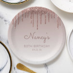 Glam Rose Gold Glitzer Tropfen 80. Geburtstagspart Pappteller<br><div class="desc">Diese schicken,  eleganten 80. Geburtstagsparty-Teller mit einer funkelnd Rose Gold Imitate Glitzer Tropfen Rand und Rose Gold ombre Hintergrund. Personalisieren Sie sie mit dem Ehrengast in dunkler Rose Handschrift Drehbuch,  mit ihrem Geburtstag und Datum unten in Sans Serif Schriftart.</div>