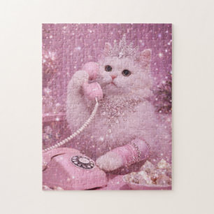 Glamouröse Prinzessinnenkatze benutzt rosa Telefon Puzzle