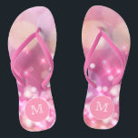 Glamouröse rosa Glitzern Monogram Flip Flops<br><div class="desc">NewParkLane - Bereiten Sie sich mit diesen mit Monogramm Flip Flops, einem rosa, glänzenden Hintergrund und einem warmen rosa Rahmen für Ihr Monogramm auf den Sommer vor. Niedliches Design für jedes Mädchen, das Glamour Lieben! Einfache Anpassung in Zazzle mit eigenem Text für ein personalisiertes Design. Alle Textstile, Farben, Größen können...</div>