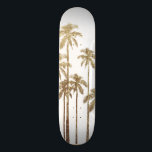 Glamouröse tropische Palmen aus Gold auf Weiß Skateboard<br><div class="desc">Dieses glamouröse und moderne Imitat mit Goldpalmen auf Weiß eignet sich perfekt für das trendige und stilvolle Individuum. Sein zeitgenössischer und tropischer Druck ist ideal für viele Geschenke und Anlässe. Genießen Sie dieses wunderschöne und exotische Design für Ihren nächsten Einkauf! ***WICHTIGE HINWEIS FÜR DESIGN: Für individuelle Anfragen bezüglich Änderungen von...</div>