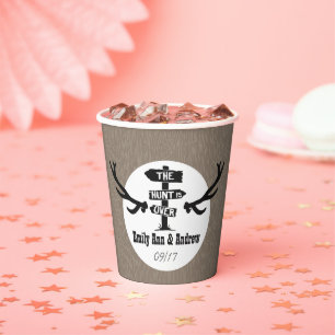 Glamping Rustic Country Hunt ist über Stallholzpfa Pappbecher