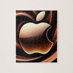 Glänzender goldener Apfel mit flüssigen metallisch Puzzle