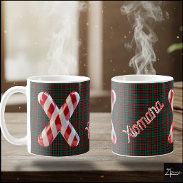 Glänzender Streifen-Weihnachtsbuchstabe X in der O Kaffeetasse