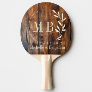 Glänzendes dunkles Holzblatt-Hochzeitsmonogramm mi Tischtennis Schläger