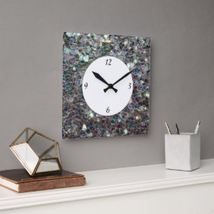 Glänzendes farbenfrohes Silbermosaik mit Zahlen Quadratische Wanduhr