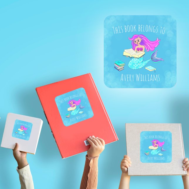 Glanzmagazin mit Brillenbuch gehört zu Quadratischer Aufkleber (Von Creator hochgeladen)