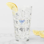 Glas Cup Menorah Blume Vintagen Stil<br><div class="desc">Erleben Sie Ihre Hanukkah Feiern mit unserer eleganten Glasware mit Linienzeichnungen! Dieses wunderschön entworfene Werk zeigt eine zarte Linienkunst blühender Blume, die mit einer traditionellen Menorah verwoben ist und zeitlose Schönheit mit festlichem Charme verbindet. Ideal, um Ihre Lieblingsgetränke oder als dekorativer Akzent zu servieren, fügt dieses Glas Ihren Ansammlungen eine...</div>