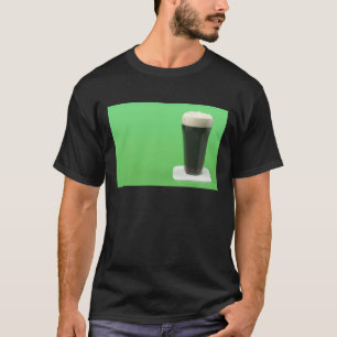 Glas dunklen Biers T-Shirt