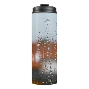 Glas mit Regentropfen Thermosbecher