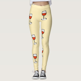 Glas Wein auf Orange Leggings