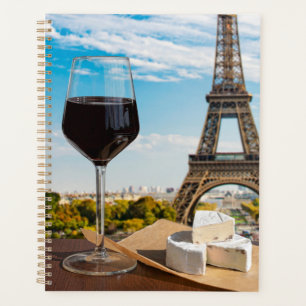 Glas Wein mit Brikenkäse auf dem Eiffelturm Planer