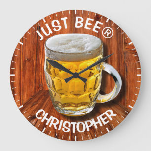 Glasliter-Bier-Tasse mit weißem Kopf mit Ihrem Große Wanduhr