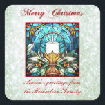 Glass Christmas Candle Holly Green Glitzer Quadratischer Aufkleber<br><div class="desc">Helles und lebendiges Buntglasdesign eines Weihnachtsstollens und der Beeren,  die eine Kerze umgeben,  in einem roten Rahmen. Mit hellgrünen Imitaten Glitzer Hintergrund und "Frohe Weihnachten". Sie können den persönlichen Gruß am Ende des Designs in Ihre eigene Nachricht ändern.</div>