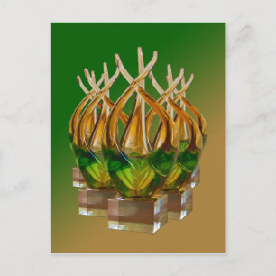 Glasskulptur in Grüntönen und Braun Postkarte