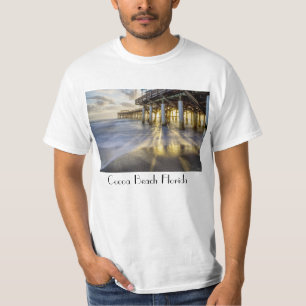 Glatte Wellen am T - Shirt des Kakaobodens