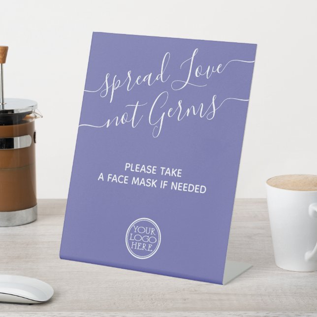 Glattmaske-Station minimal modern mit Logo-Sicherh Sockelschild (In SItu)