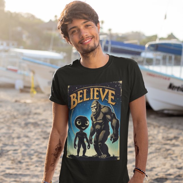 Glaube Alien Bigfoot T-Shirt Kryptid-Shirt (Von Creator hochgeladen)