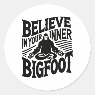Glaube an deinen inneren Bigfoot lustiger Yoga Sas Runder Aufkleber