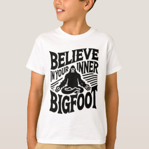 Glaube an deinen inneren Bigfoot lustiger Yoga Sas T-Shirt