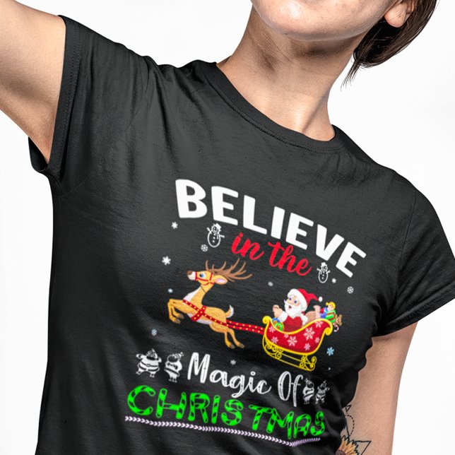 Glaube an die Magie der Weihnachtszeit T-Shirt (Von Creator hochgeladen)
