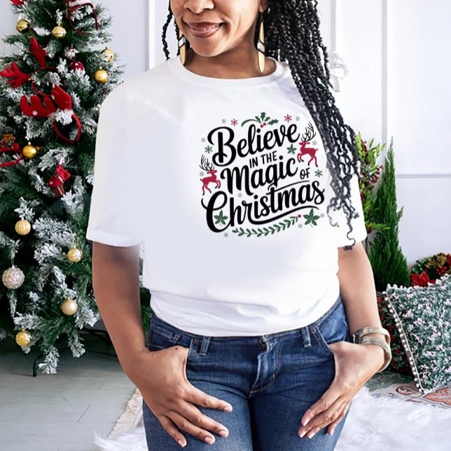 Glaube an die Magie der Weihnachtszeit T-Shirt (Von Creator hochgeladen)
