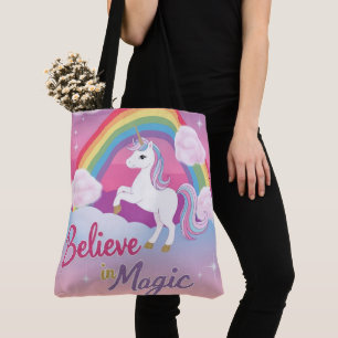 Glaube an Magie mit Einhorn und Regenbogen