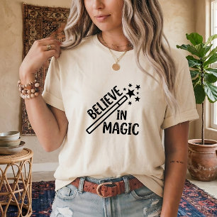 Glaube an Magie Unisex Grafik T-Shirt