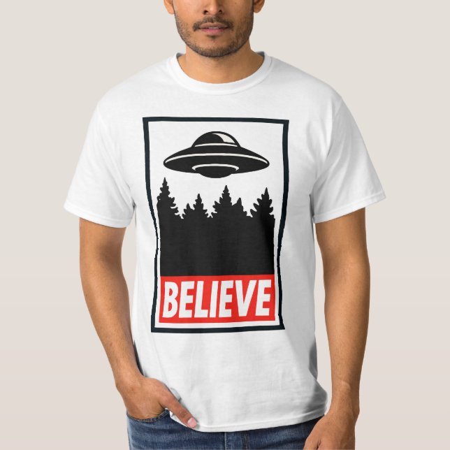 Glaube an UFOs T-Shirt (Vorderseite)
