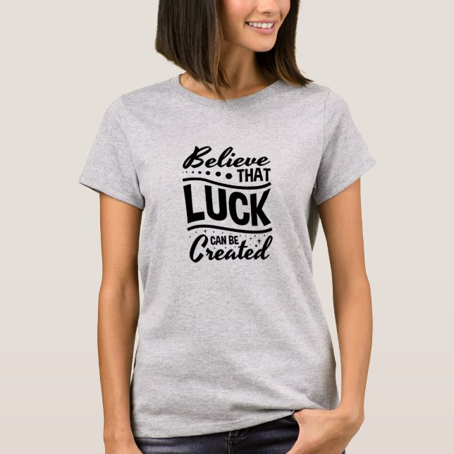 Glaube, Glück kann geschaffen werden T-Shirt (Vorderseite)